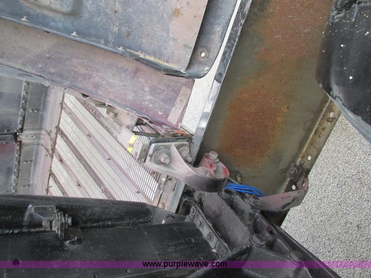 image for item K5081 1995 Peterbilt 379 tri axle semi truck