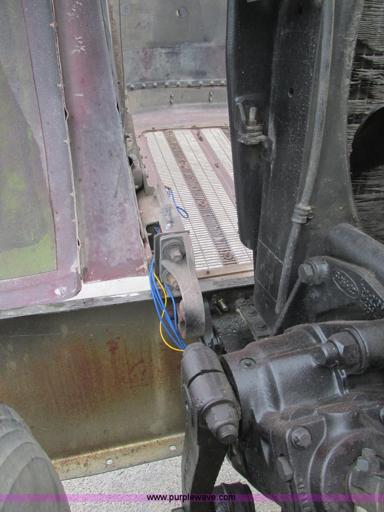 image for item K5081 1995 Peterbilt 379 tri axle semi truck