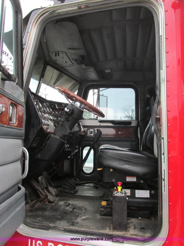 image for item K5081 1995 Peterbilt 379 tri axle semi truck