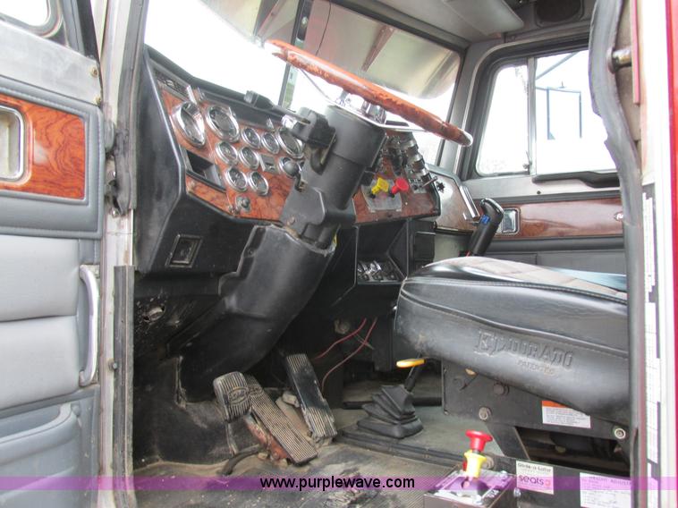 image for item K5081 1995 Peterbilt 379 tri axle semi truck