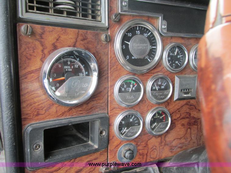 image for item K5081 1995 Peterbilt 379 tri axle semi truck