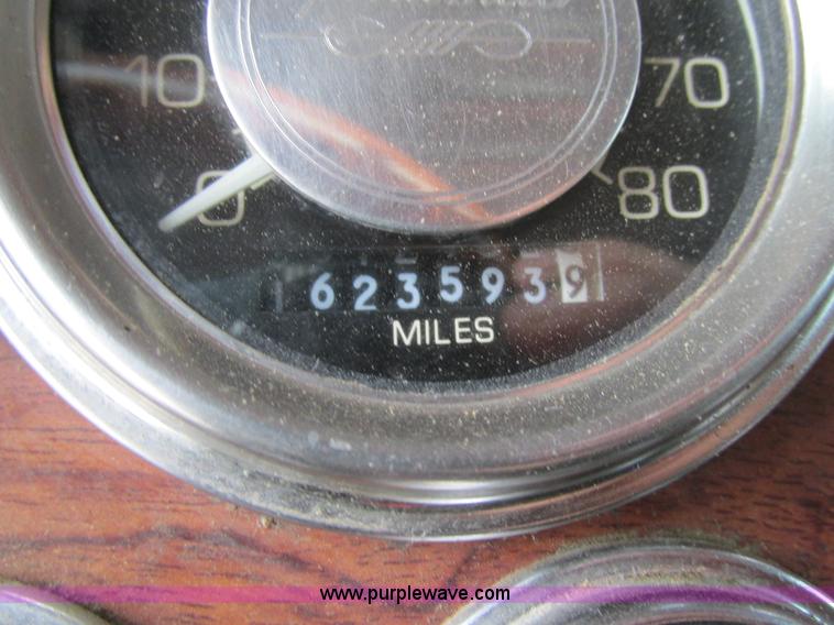 image for item K5081 1995 Peterbilt 379 tri axle semi truck