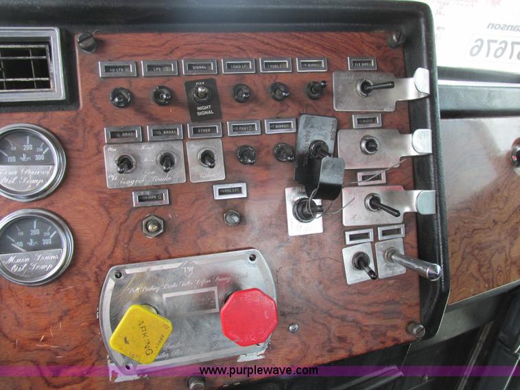 image for item K5081 1995 Peterbilt 379 tri axle semi truck