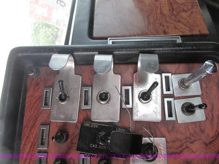 image for item K5081 1995 Peterbilt 379 tri axle semi truck