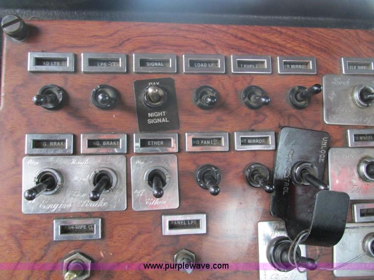 image for item K5081 1995 Peterbilt 379 tri axle semi truck