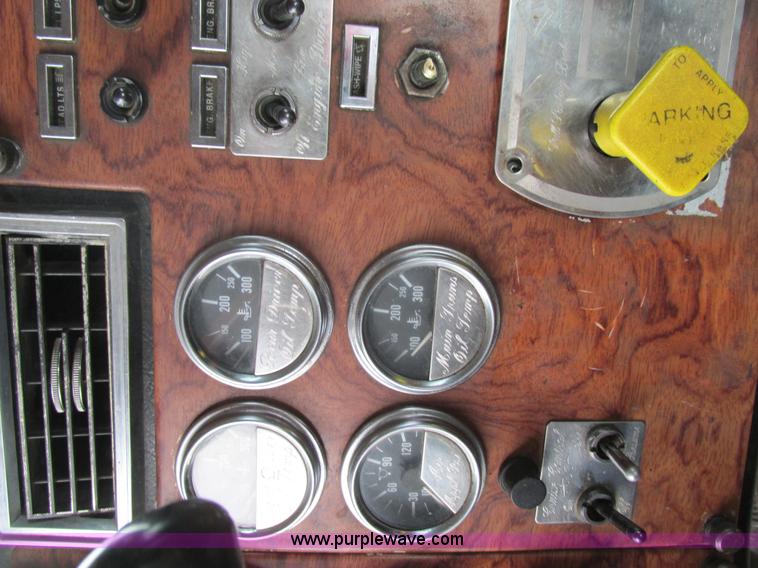 image for item K5081 1995 Peterbilt 379 tri axle semi truck