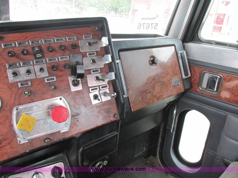 image for item K5081 1995 Peterbilt 379 tri axle semi truck