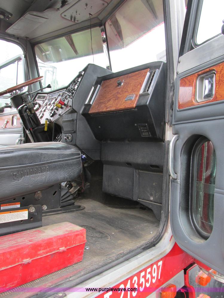 image for item K5081 1995 Peterbilt 379 tri axle semi truck