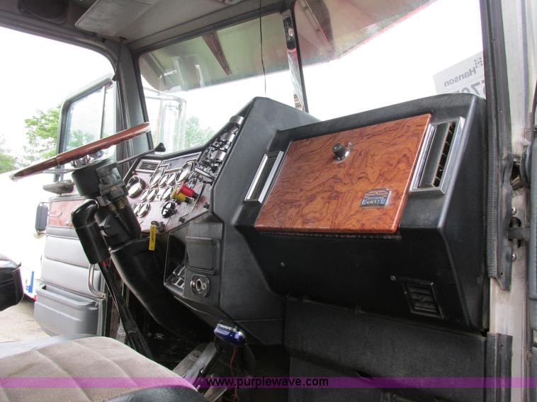 image for item K5081 1995 Peterbilt 379 tri axle semi truck