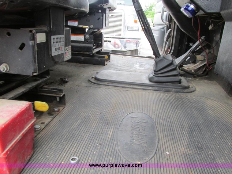 image for item K5081 1995 Peterbilt 379 tri axle semi truck