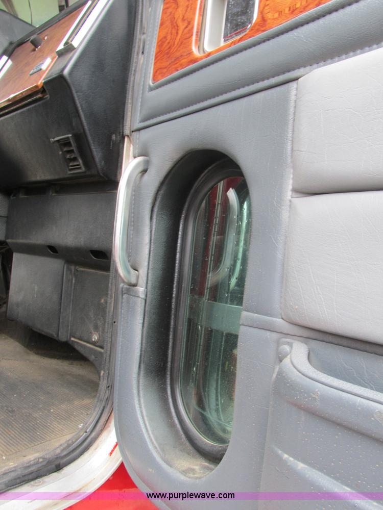 image for item K5081 1995 Peterbilt 379 tri axle semi truck