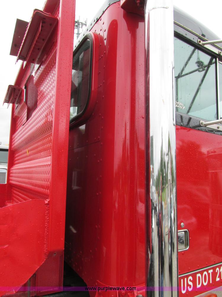 image for item K5081 1995 Peterbilt 379 tri axle semi truck