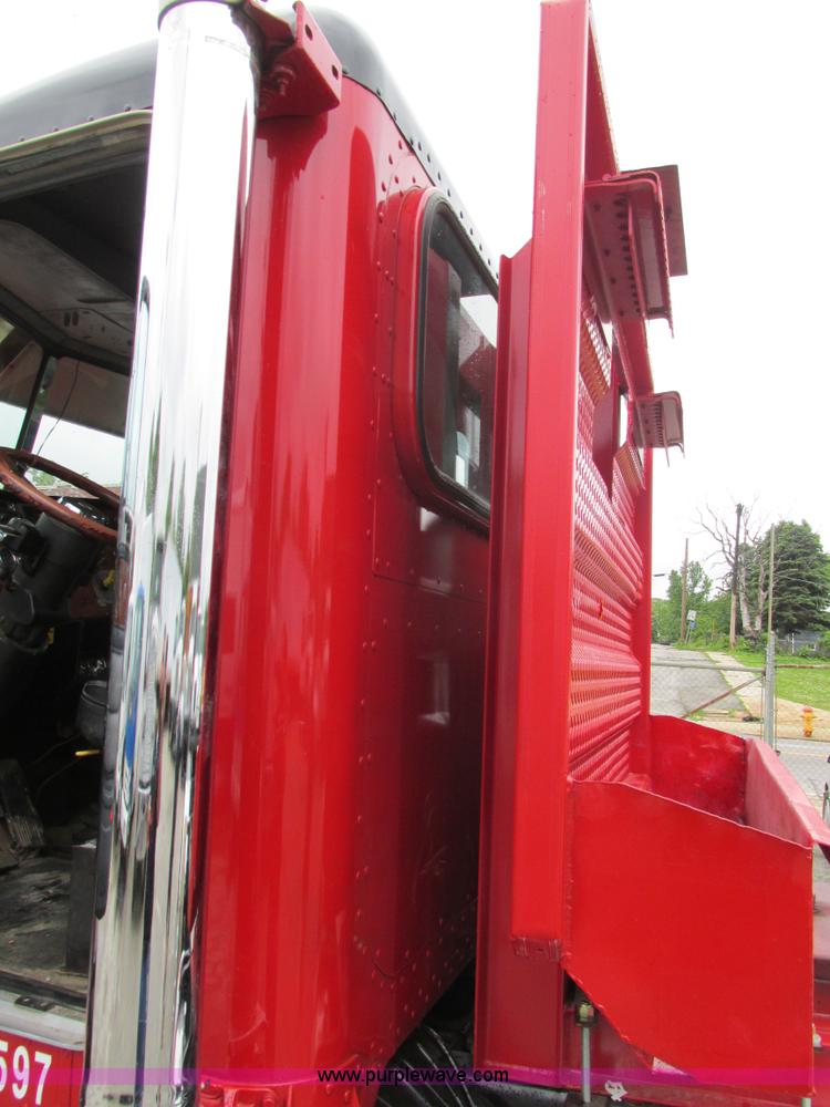 image for item K5081 1995 Peterbilt 379 tri axle semi truck