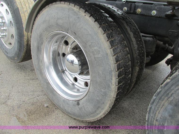 image for item K5081 1995 Peterbilt 379 tri axle semi truck