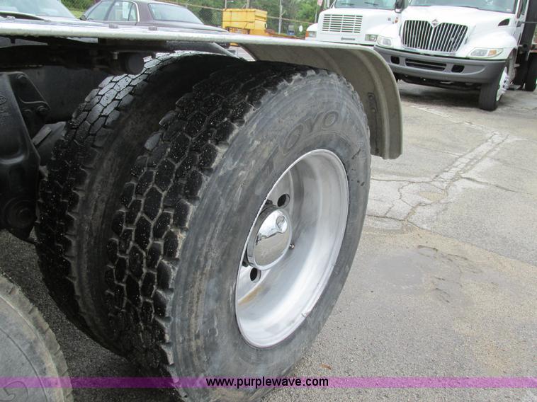 image for item K5081 1995 Peterbilt 379 tri axle semi truck