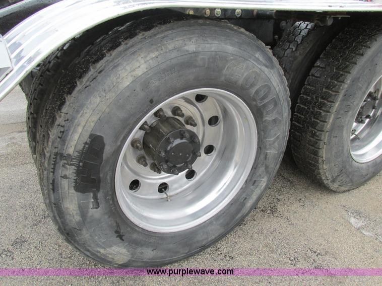 image for item K5081 1995 Peterbilt 379 tri axle semi truck