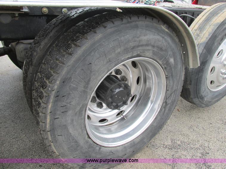 image for item K5081 1995 Peterbilt 379 tri axle semi truck