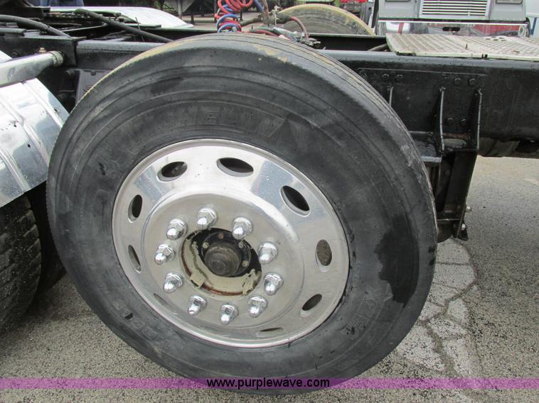 image for item K5081 1995 Peterbilt 379 tri axle semi truck