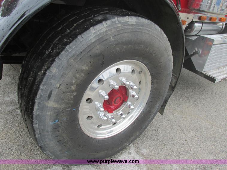 image for item K5081 1995 Peterbilt 379 tri axle semi truck