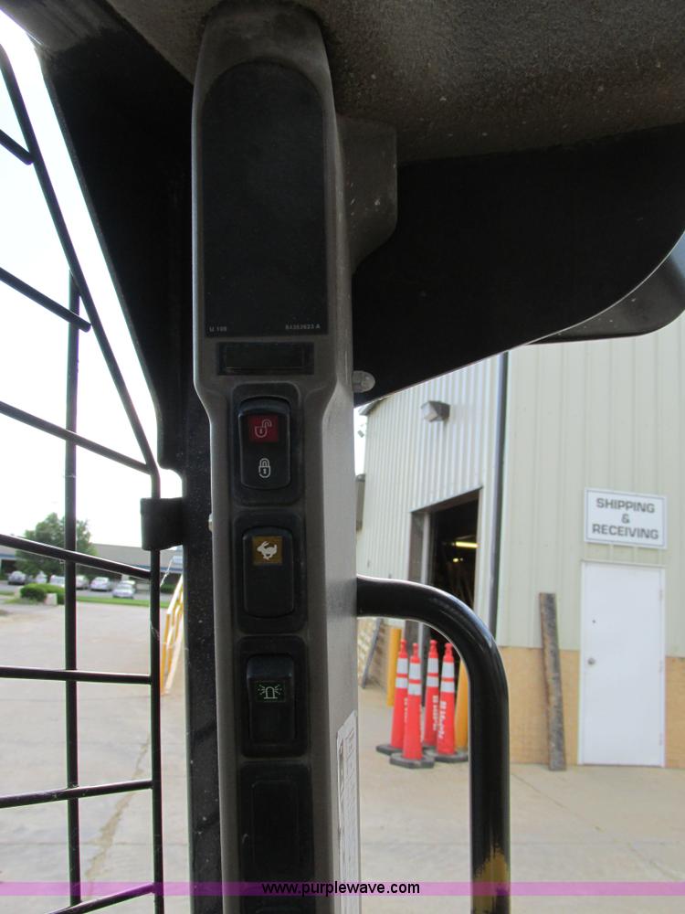 image for item K5085 2011 Case SV250 skid steer