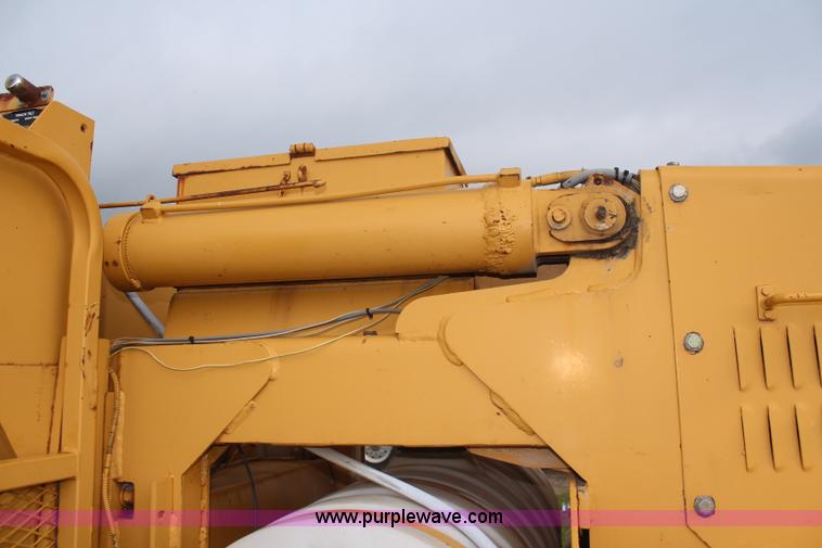 image for item K6896 1989 Vermeer T650 rock saw