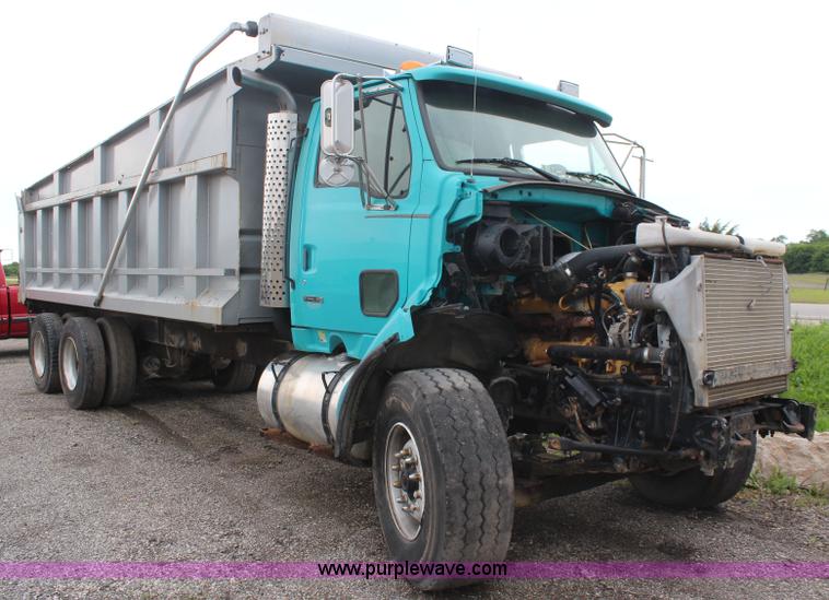 image for item K6902 2001 Sterling L9500 dump truck