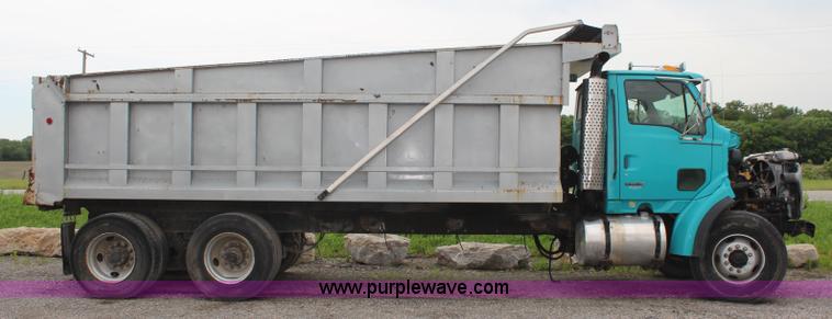 image for item K6902 2001 Sterling L9500 dump truck