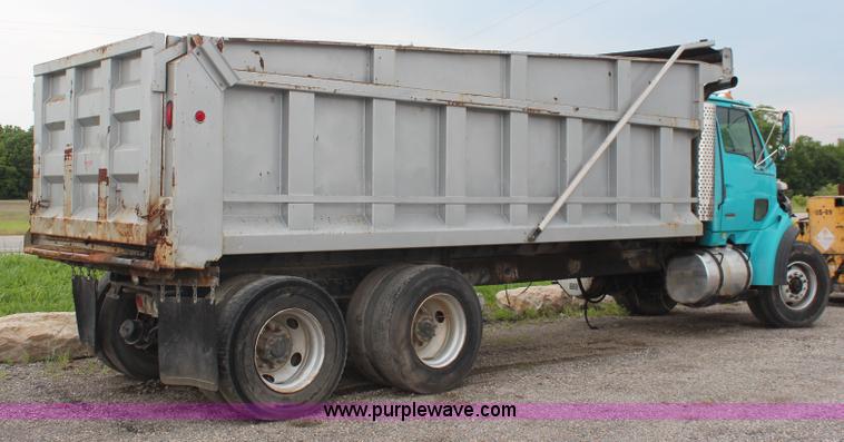 image for item K6902 2001 Sterling L9500 dump truck