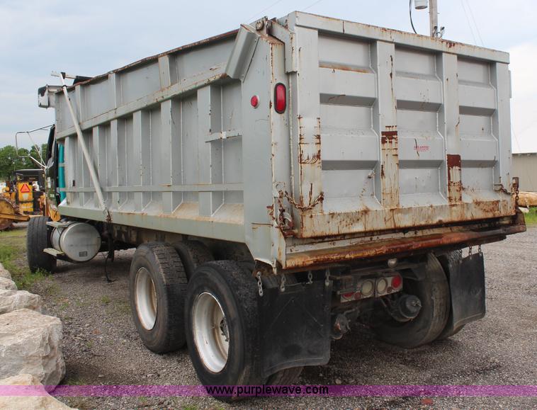 image for item K6902 2001 Sterling L9500 dump truck