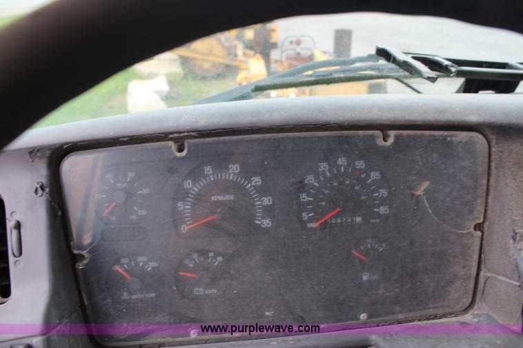 image for item K6902 2001 Sterling L9500 dump truck