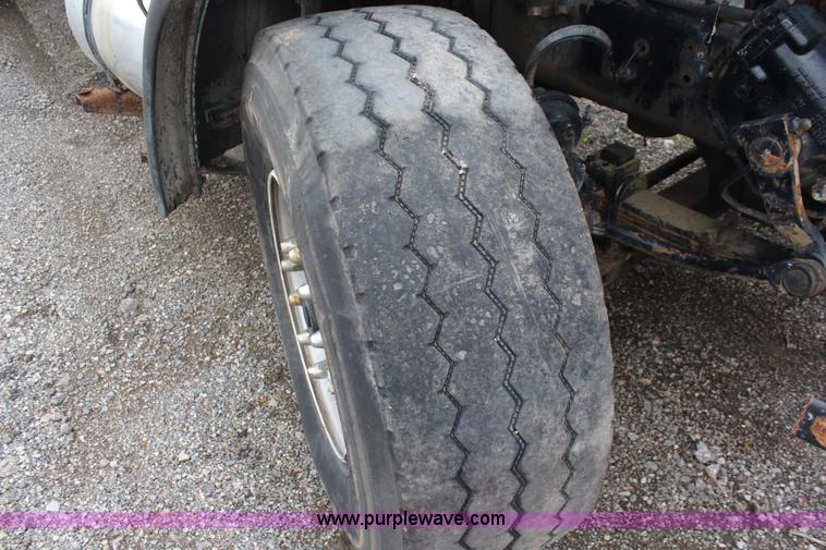 image for item K6902 2001 Sterling L9500 dump truck