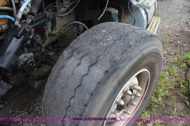 image for item K6902 2001 Sterling L9500 dump truck