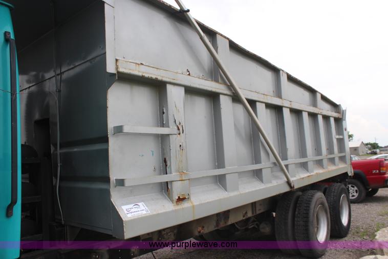 image for item K6902 2001 Sterling L9500 dump truck