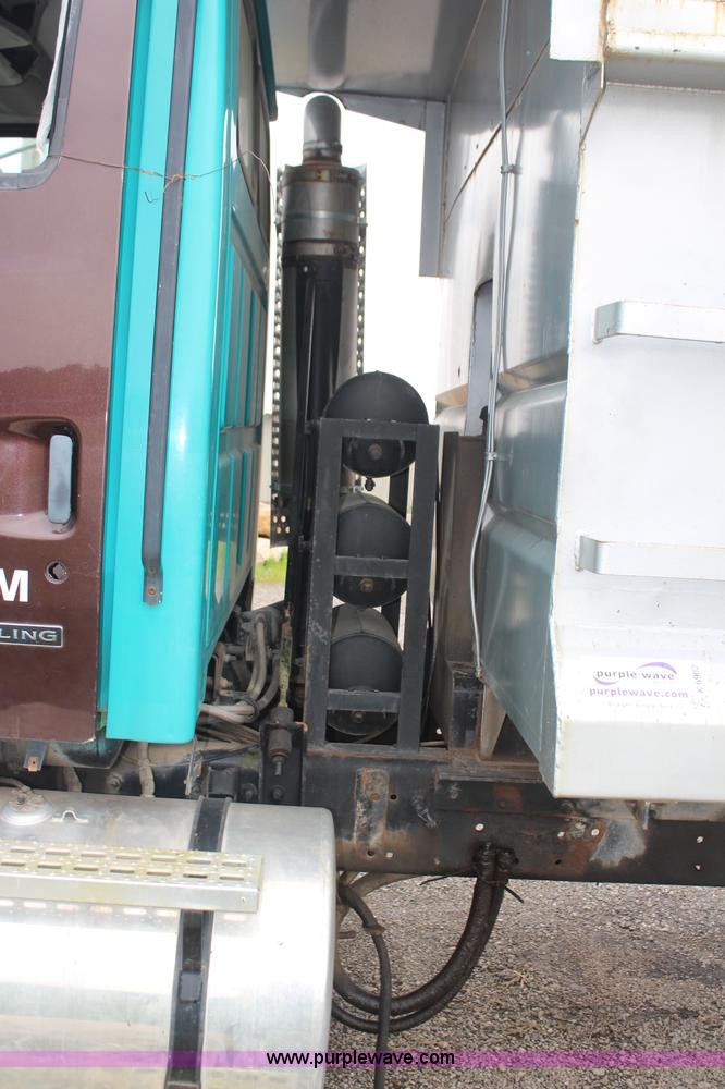 image for item K6902 2001 Sterling L9500 dump truck