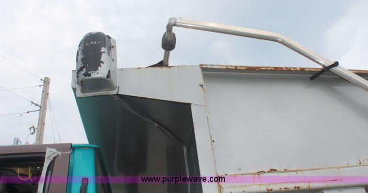 image for item K6902 2001 Sterling L9500 dump truck