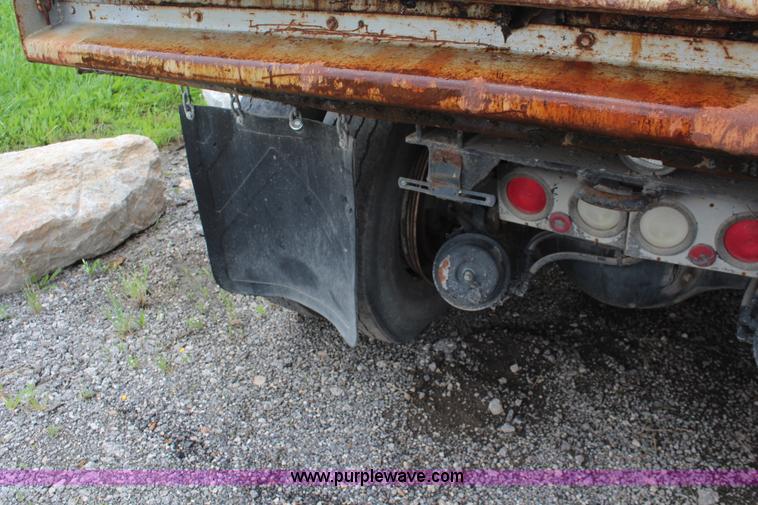 image for item K6902 2001 Sterling L9500 dump truck