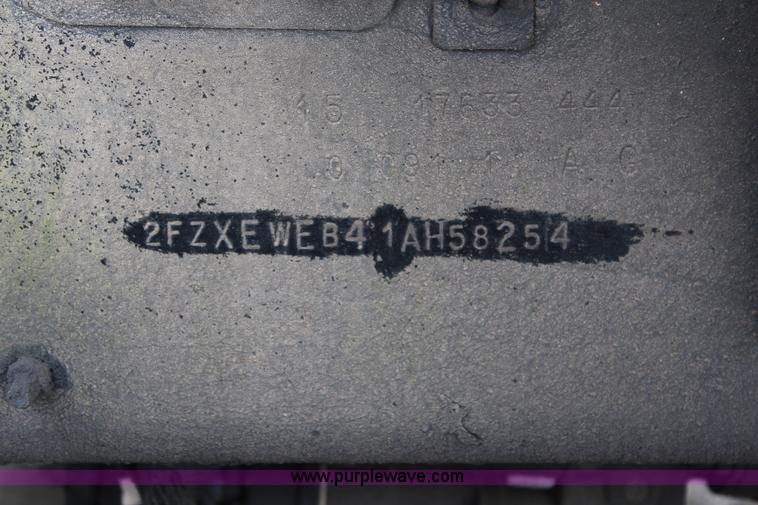 image for item K6902 2001 Sterling L9500 dump truck