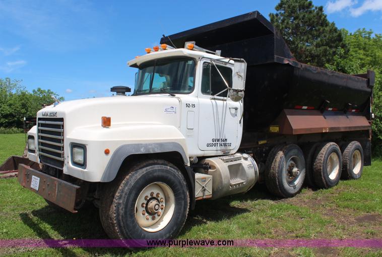 image for item K6976 1997 Mack RD690S dump truck