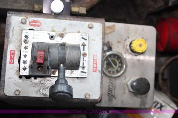 image for item K6976 1997 Mack RD690S dump truck