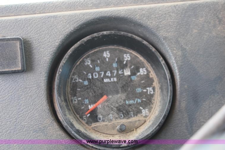 image for item K6976 1997 Mack RD690S dump truck