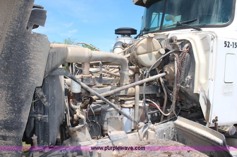 image for item K6976 1997 Mack RD690S dump truck