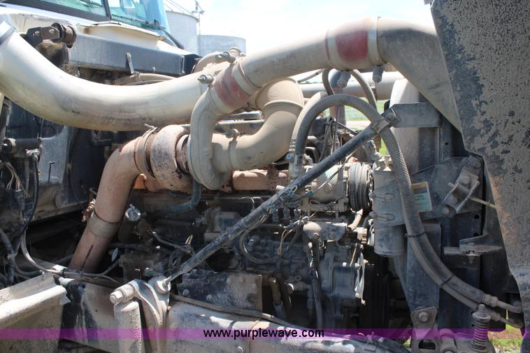 image for item K6976 1997 Mack RD690S dump truck