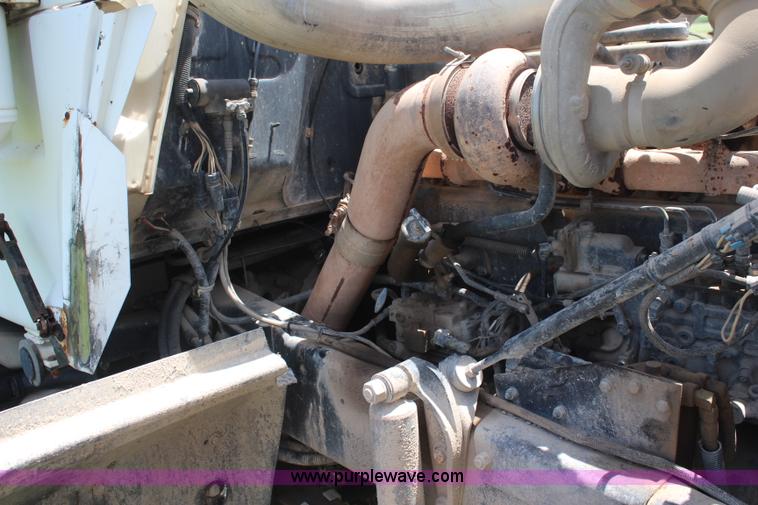 image for item K6976 1997 Mack RD690S dump truck