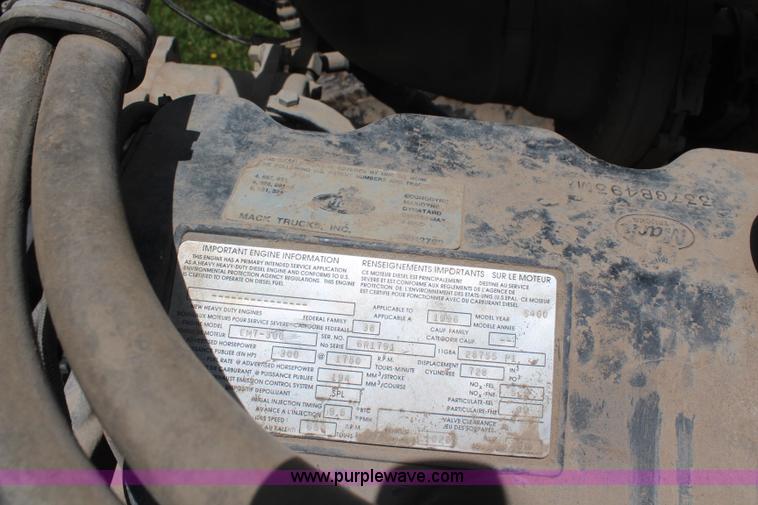 image for item K6976 1997 Mack RD690S dump truck