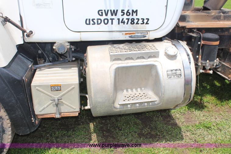 image for item K6976 1997 Mack RD690S dump truck