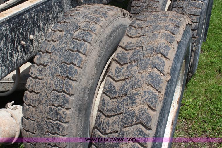 image for item K6976 1997 Mack RD690S dump truck