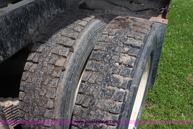 image for item K6976 1997 Mack RD690S dump truck