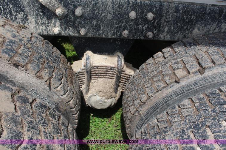 image for item K6976 1997 Mack RD690S dump truck