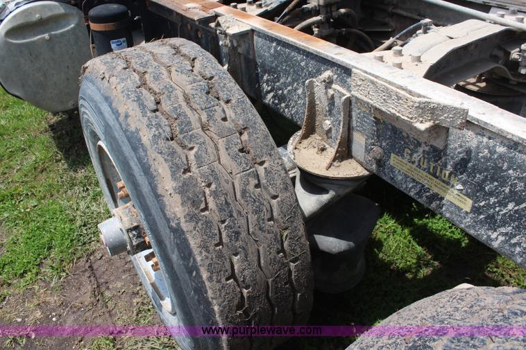 image for item K6976 1997 Mack RD690S dump truck