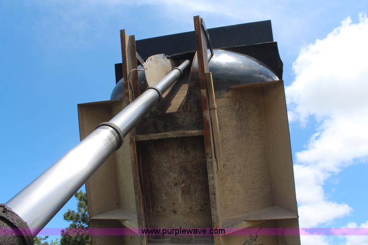 image for item K6976 1997 Mack RD690S dump truck